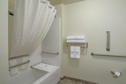 Hotel Cobblestone Inn & Suites - Guernsey