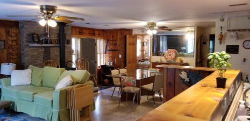 East Tawas Rustic Retreat