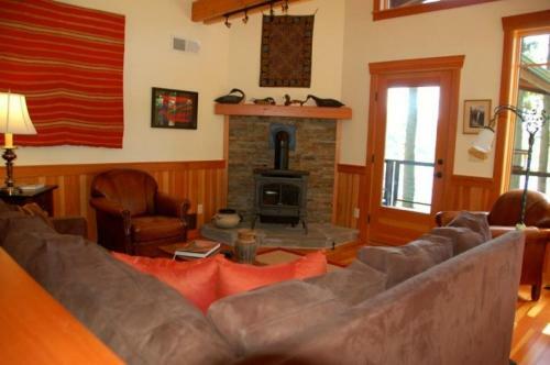 248 - Goss Lake Chalet