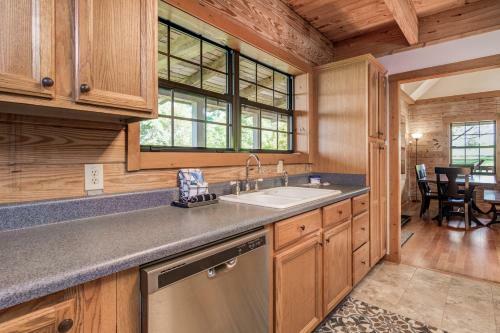 Glade Mountain Top Retreat Cabin