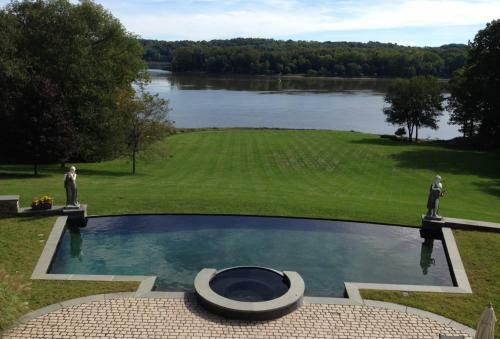 Villa 31 Acre Hudson River Estate