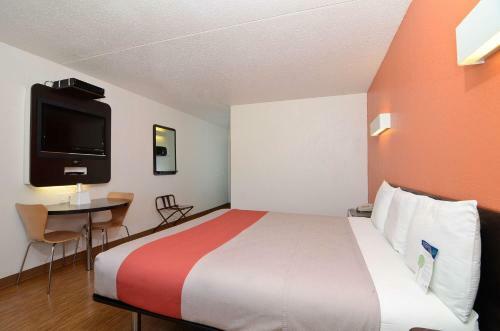 Hotel Motel 6 South Haven