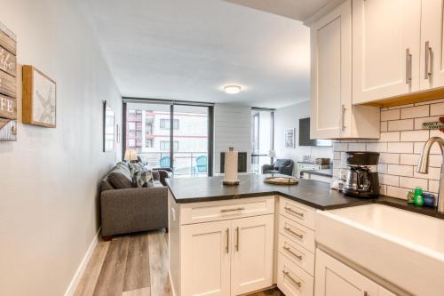 Sand & Sea: Pacific View (110)