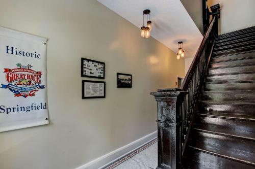 Jbh 115 W 2nd Apt #1