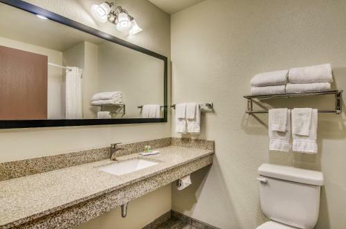 Hotel Cobblestone Inn & Suites - Bridgeport