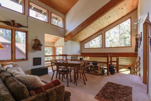 Golden Eagle Lane 17 | Discover Sunriver