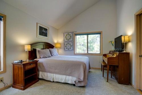 Poplar 12 | Discover Sunriver