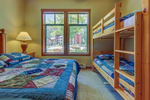 Eagle Springs East 101: Red-wing Suite
