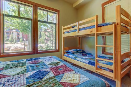 Eagle Springs East 101: Red-wing Suite