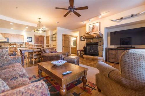 3109 Champagne Lodge, Trappeur's Crossing