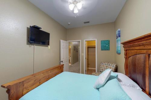 Pura Vida Unit A