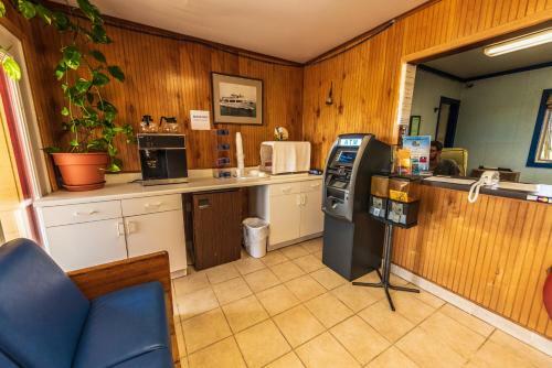 Somers Cove Motel