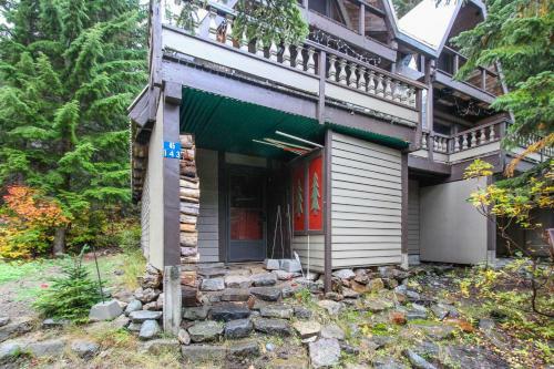 Hyak Duplex Cabin