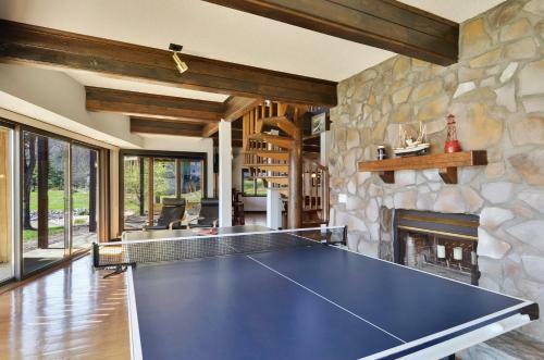 Villa Mystic Mountain W/ Log Cabin