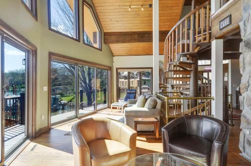 Villa Mystic Mountain W/ Log Cabin