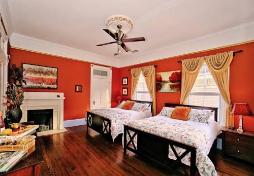 3 Bedroom Victorian Stunner On Forsyth Park