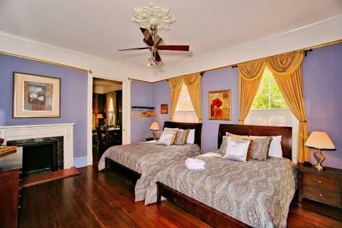 3 Bedroom Victorian Stunner On Forsyth Park