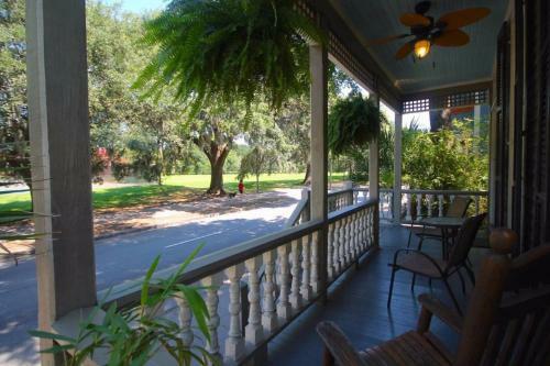 3 Bedroom Victorian Stunner On Forsyth Park