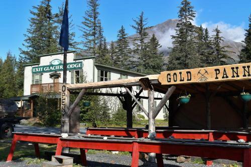 Exit Glacier Lodge