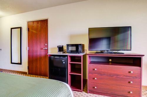 Hotel Castle Rock Inn & Suites - Quinter