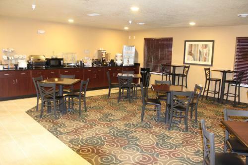 Hotel Castle Rock Inn & Suites - Quinter