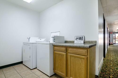 Hotel Rodeway Inn Larned