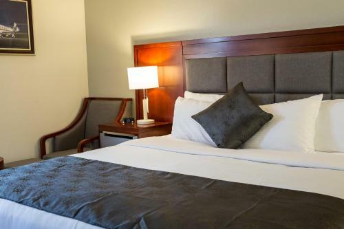 Hotel Ramada Plaza By Wyndham Chicago North Shore