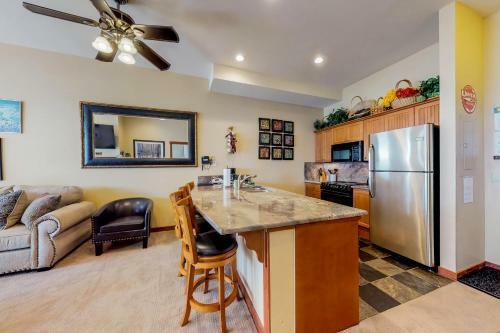Eagle Springs East 107: Lady Fern Suite