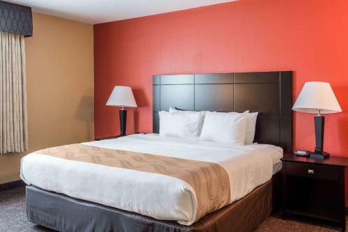 Hotel Aloha Inn & Suites