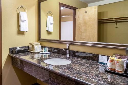 Hotel Aloha Inn & Suites