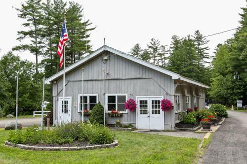Tuxbury Pond Camping Resort Tiny House Murphy