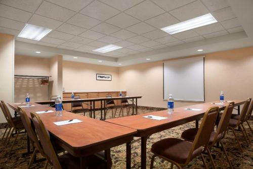 Posada Country Inn & Suites By Radisson, Dundee, Mi