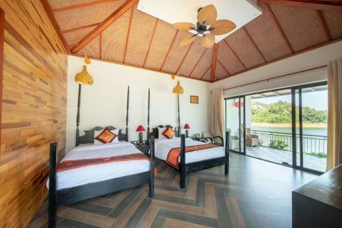 Hotel Phong Nha Lake House Resort
