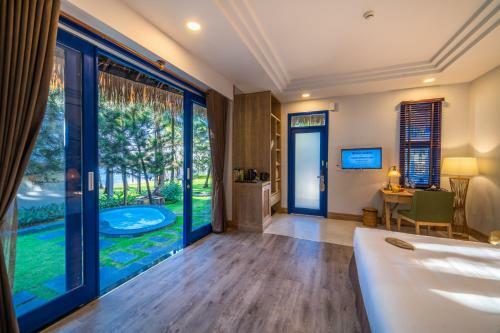 Hotel L'azure Resort And Spa