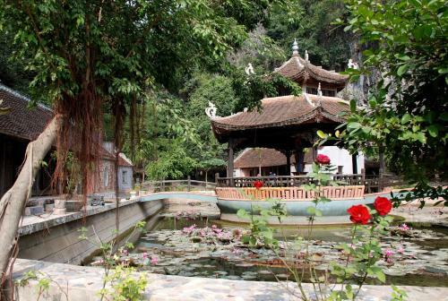 Vietnamese Ancient Village- Lang Viet Co Hotel