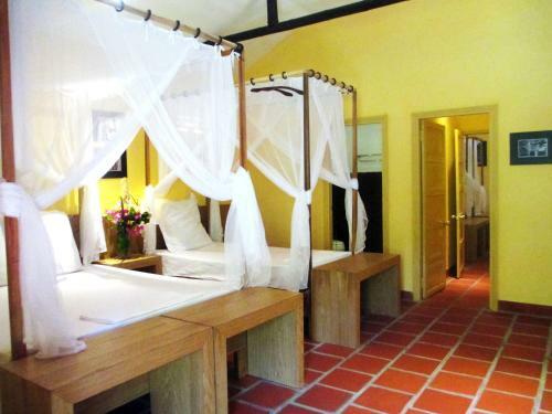 Hotel Whale Island Resort