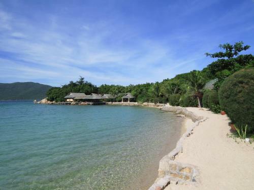 Hotel Whale Island Resort