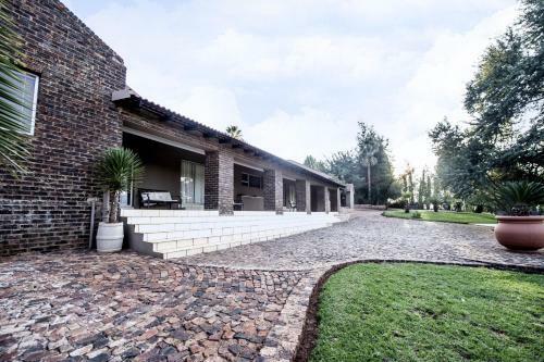 Woodridge Palms Boutique Hotel