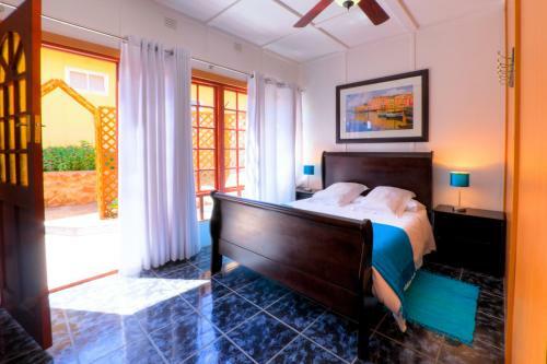 Hostal Sunrose Group Of Guesthouses