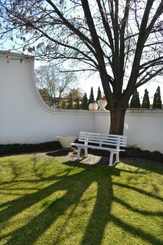 Hostal 96 On Bree Guesthouse