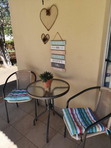 Hostal Africas Eden Too