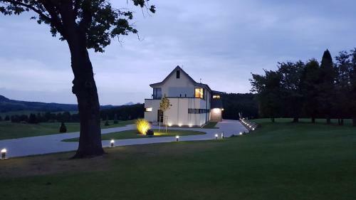 Hotel Golf Resort ?esk� L�pa