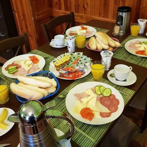 Hostal Guest House Pod Lesem Merkl�n