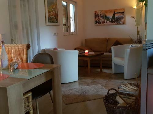 Cozy Holiday Home In Laisa With Private Terrace