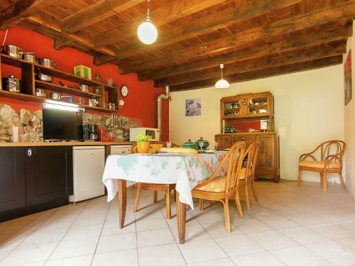 Comfortable Cottage In Champsac Near Forest