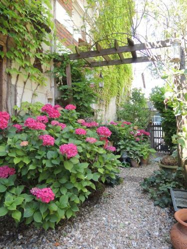 B&B Et Brocante "les Volets Verts" Chambres D'h�tes de Charme