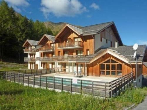 Apartment La Combe D Or