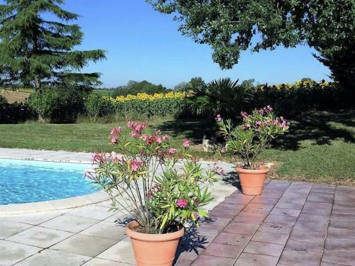 Charming Holiday Home In Monfort With Private Swimming Pool