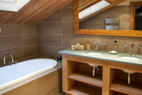 Mussillon Chalet Sleeps 14 Wifi