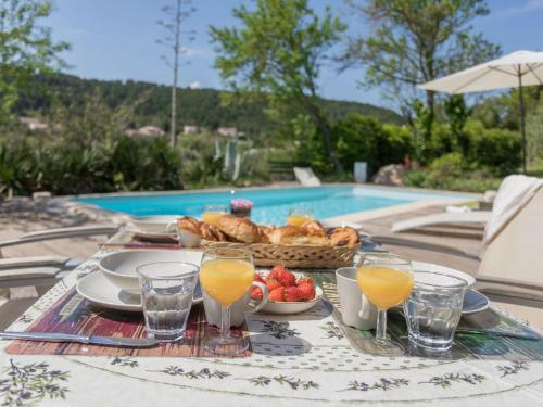 Spacious Villa With Private Pool In Montbrun-des-corbieres